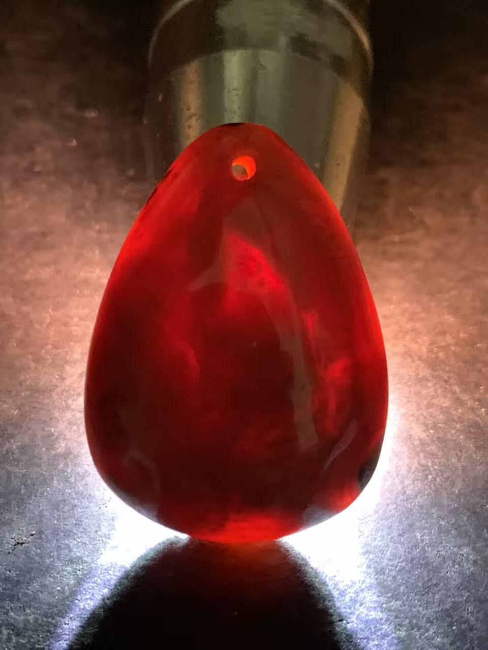 罕见川料南红玛瑙晶洞吊坠一个，