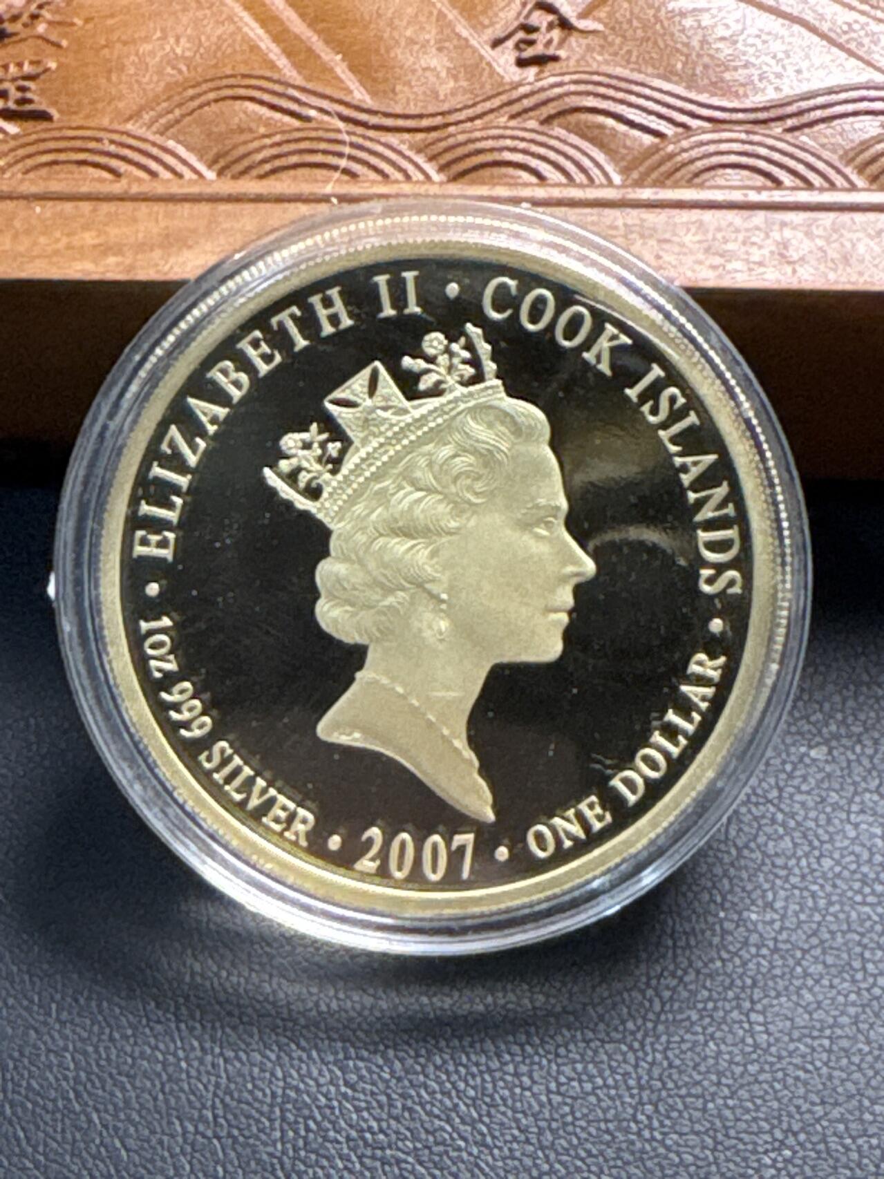 ❤️【币观天下】❤️ 第322期钱币拍卖- 2025.9.5周五晚上6点半场-长期征集拍品 银价297元库克群岛2007年1盎司澳大利亚历史货币系列1857年发行维多利亚女王精制银币999银镀金31.1035克直径40.6毫米