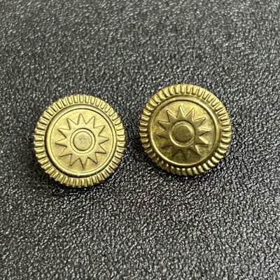 西秦中古拍卖第五十六期 - 国军帽扣一对后造