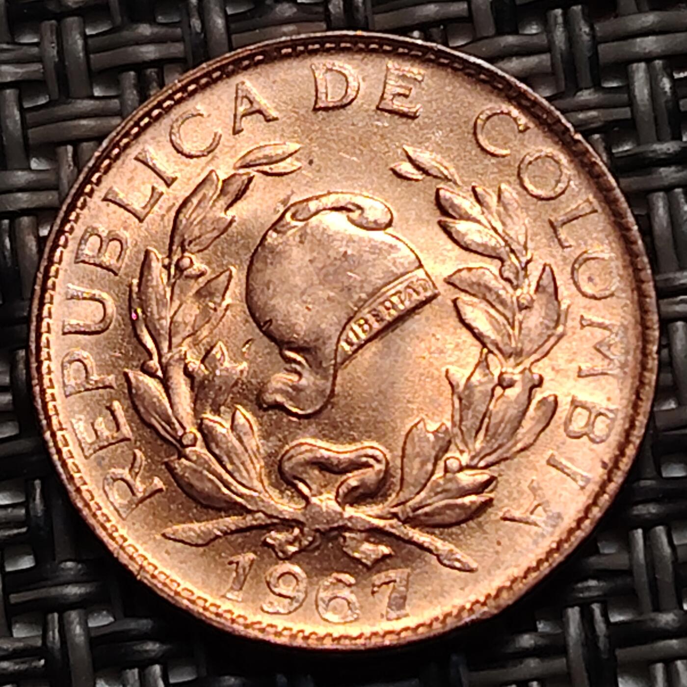布加迪🐬～世界钱币(上海)🌾第 239 期 /  各国套币和散币 哥伦比亚🇨🇴 1967年 1分
