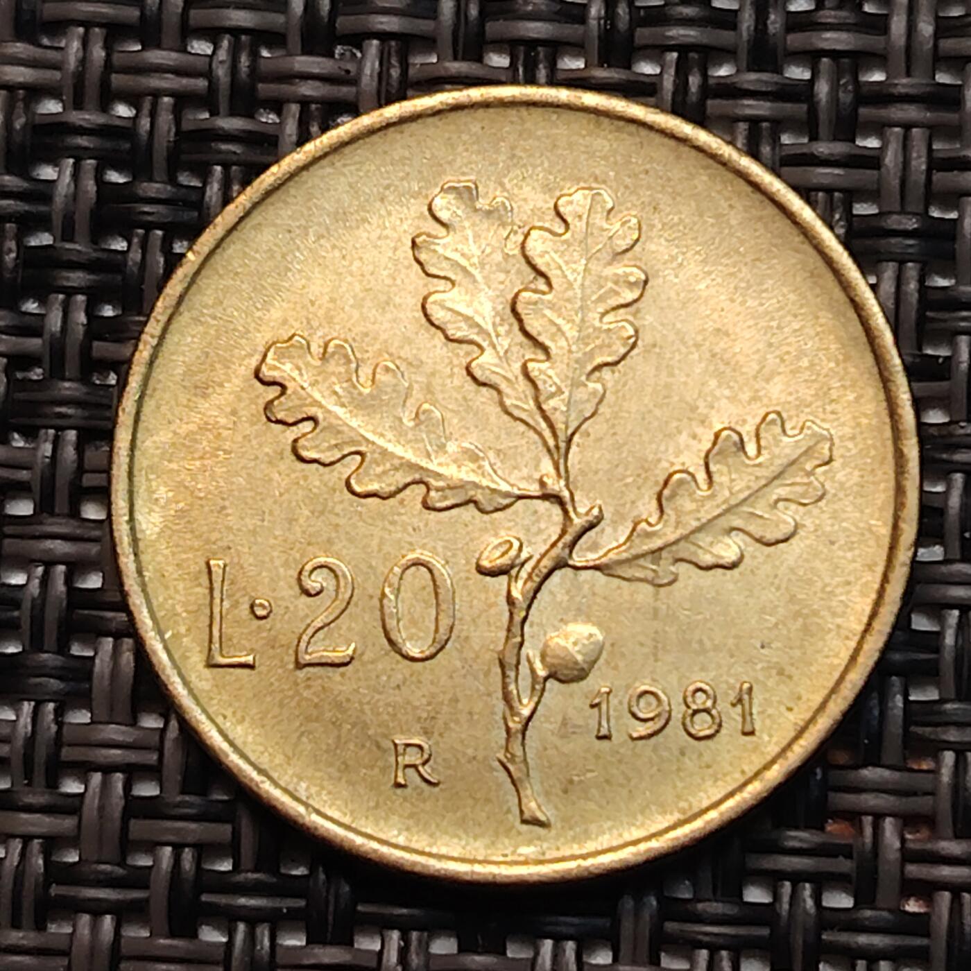布加迪🐬～世界钱币(上海)🌾第 239 期 /  各国套币和散币 意大利🇮🇹 1981年 20里拉