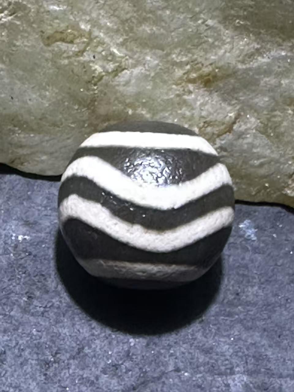 仅此一颗，精品藏传灰色水波纹天珠一颗，