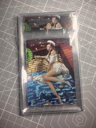 奇点卡牌专场 品控 放大镜 勿拍 卡牌出厂品质不包厂瑕 全部套膜 严禁小号顶价 大家放心拍 无佣金 公益场  - 奇点卡牌 蛇年礼盒 白蛇粗闪 限编03/10