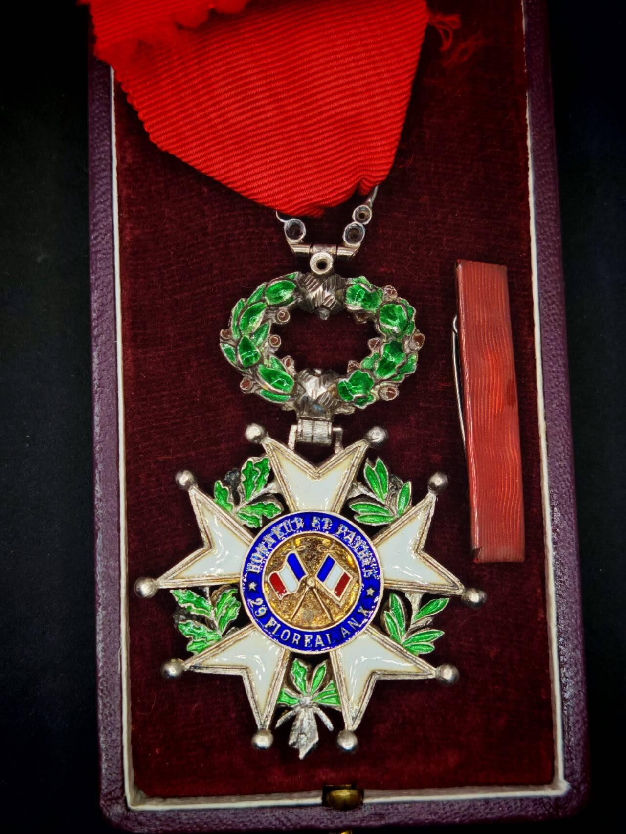 凯旋世界勋赏（第18期）（欢迎送拍）（对拍品有疑问请询问客服，不接受到手刀，出价默认拍品品相。请认真阅读拍卖规则！出价默认已认可！）（收到货请录制开箱视频，无视频概不处理问题。）