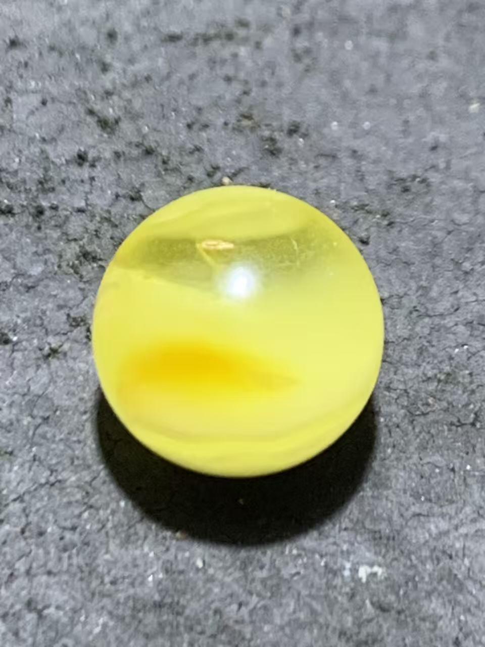 天然俄料原矿蜜蜡圆珠一颗