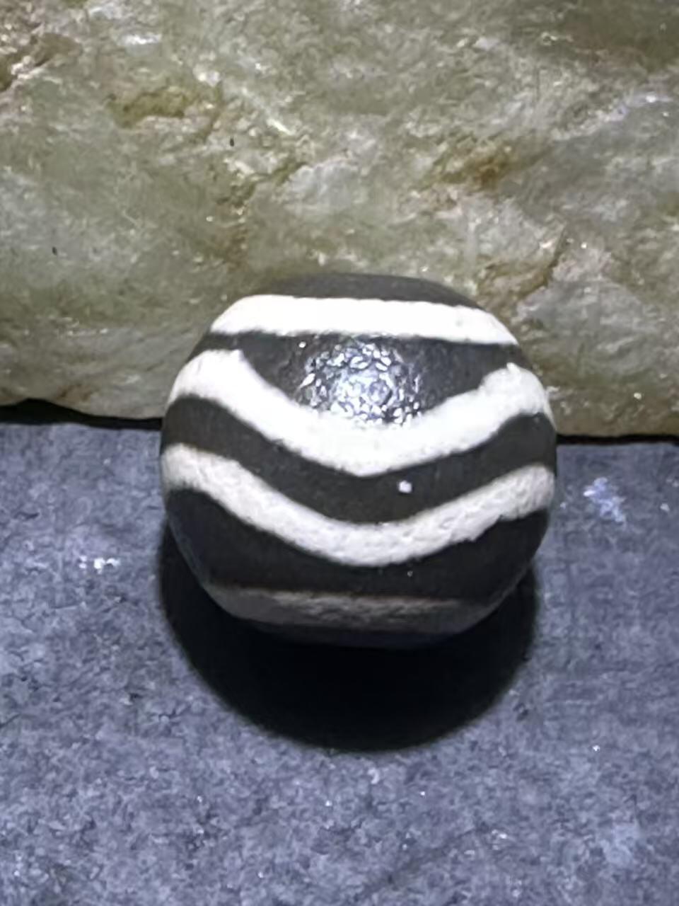 仅此一颗，精品藏传灰色水波纹天珠一颗，