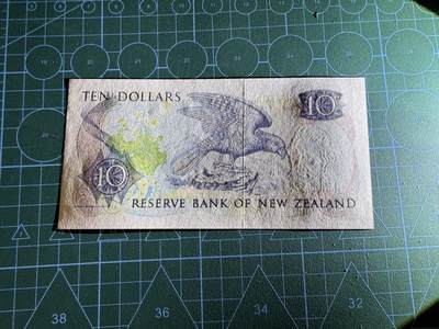 【炜奕收藏】，第四十三期 新西兰10元，UNC品相，千位号号码无47，与上一张同号