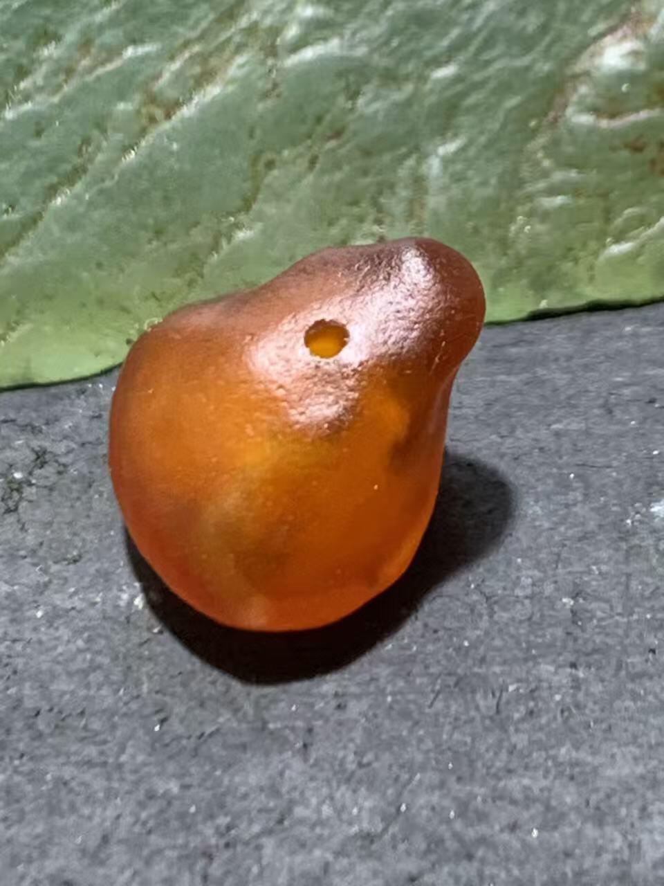 精美天然戈壁阿拉善樱桃红原石珠子一颗