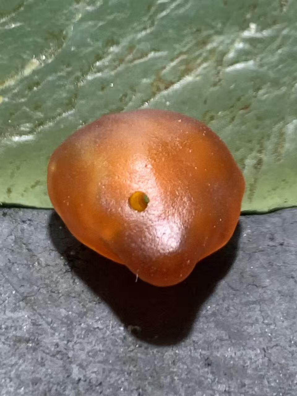 精美天然戈壁阿拉善樱桃红原石珠子一颗