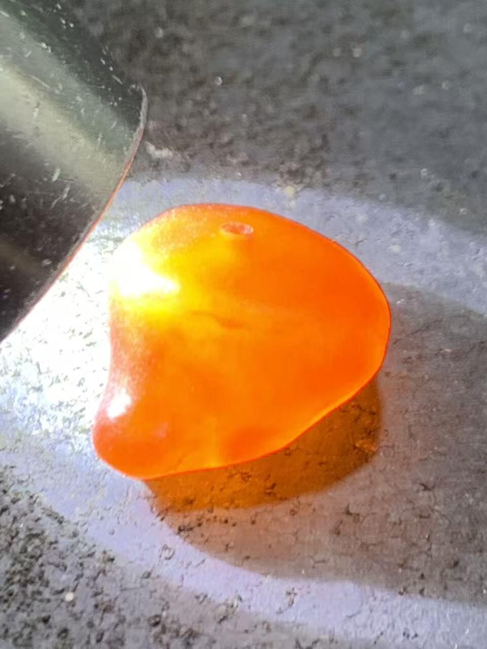 精美天然戈壁阿拉善樱桃红原石珠子一颗
