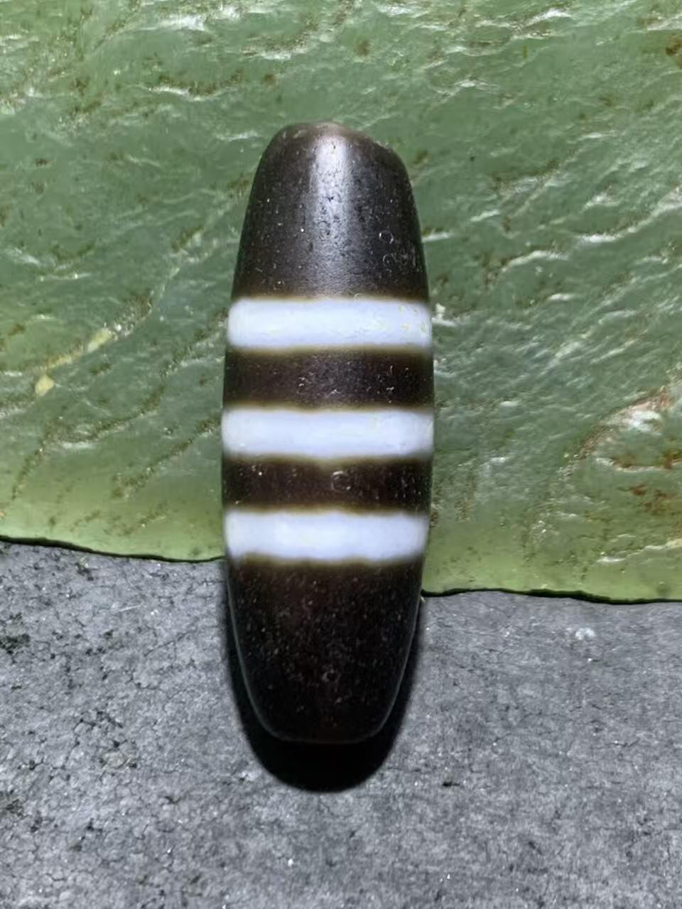 精品藏传三线玛瑙天珠一颗，