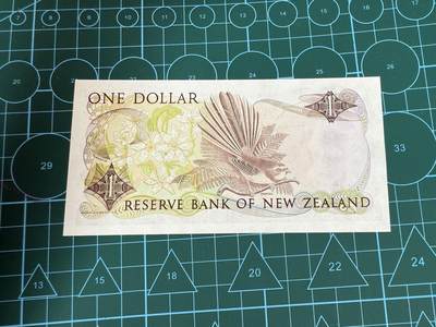 【炜奕收藏】，第四十三期 新西兰1元，UNC品相，号码无47