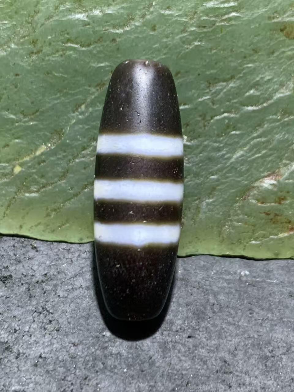 精品藏传三线玛瑙天珠一颗，