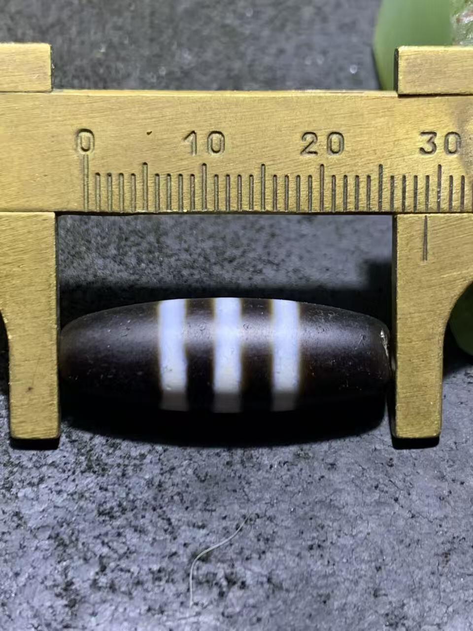 精品藏传三线玛瑙天珠一颗，