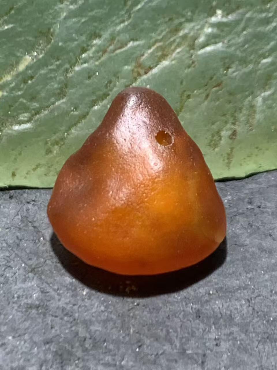 精美天然戈壁阿拉善樱桃红原石珠子一颗