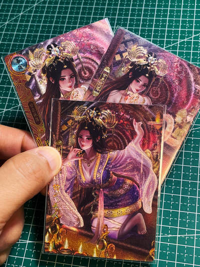 【关注参拍有赠卡】显眼宝30期  - 卡玩帕克百花谱  钩弋夫人 粗闪一套三张 63*88