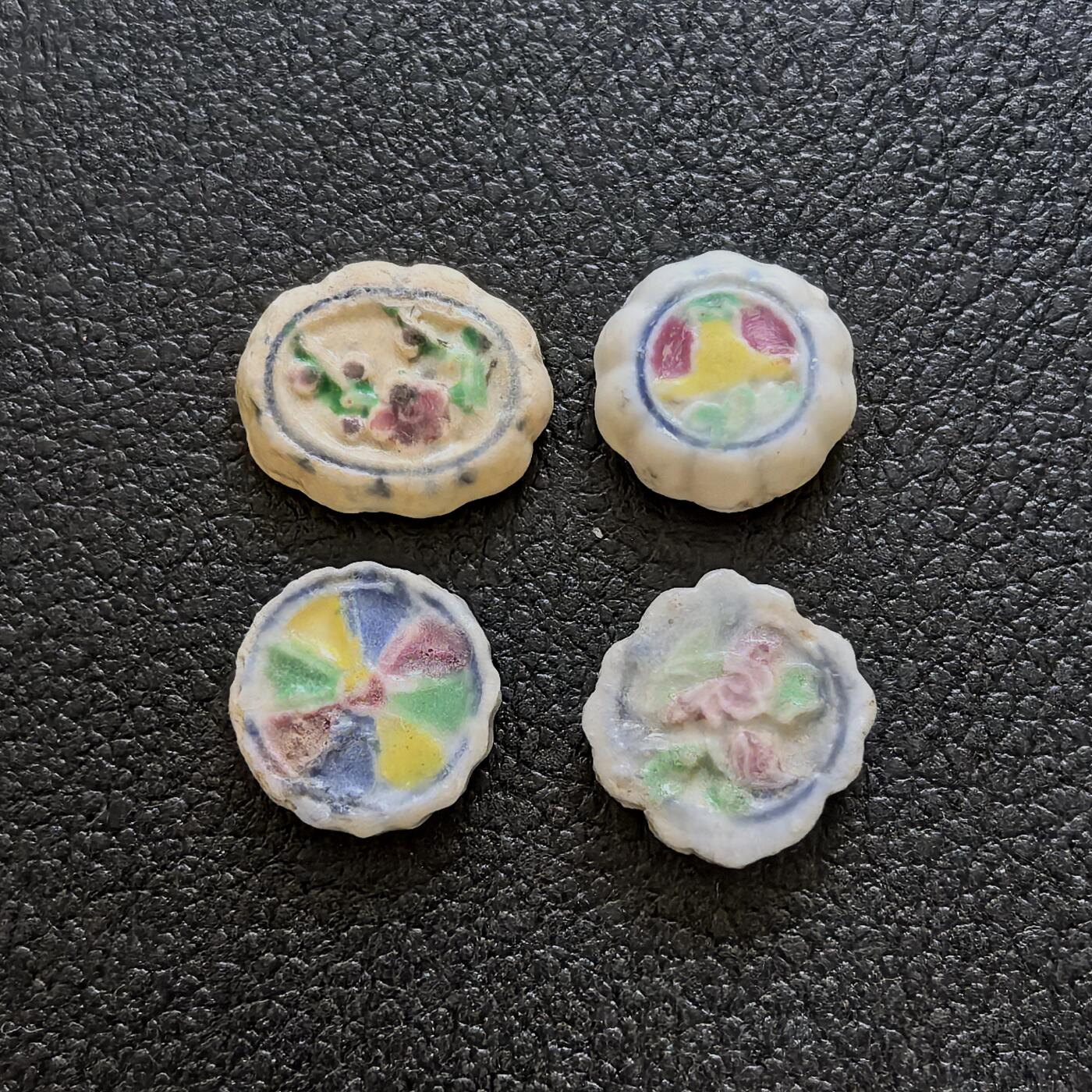 博洋堂暹罗瓷币专场拍卖暨第138期（全场包邮） 蝴蝶/变体三宝图案，梅花、单朵牡丹、牡丹丛/一百巴（泰文）   四枚一组