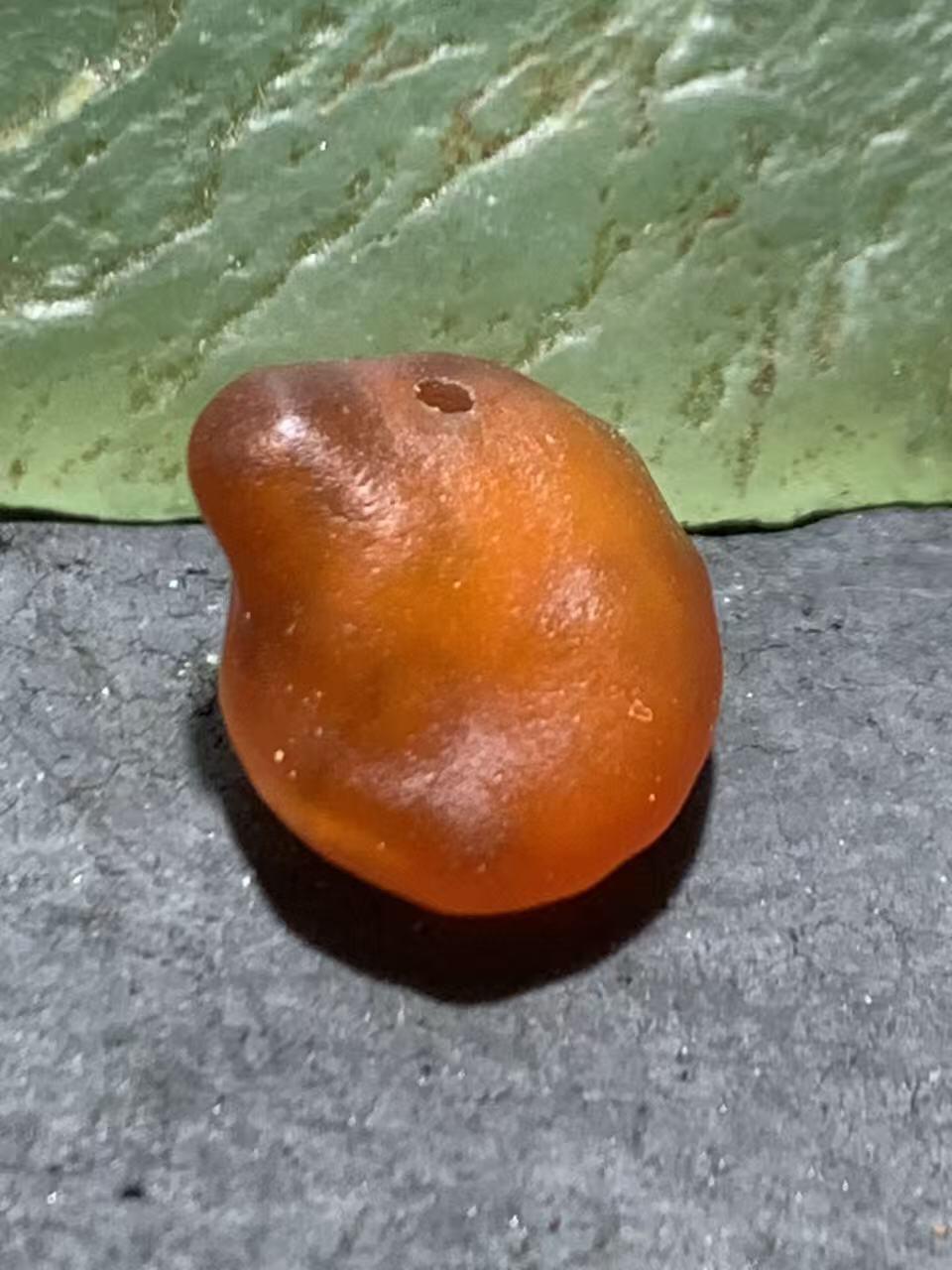 精美天然戈壁阿拉善樱桃红原石珠子一颗