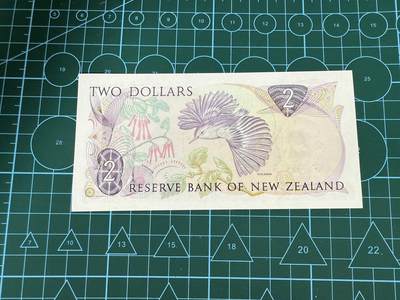 【炜奕收藏】，第四十三期 新西兰2元，UNC品相，千位号号码无47