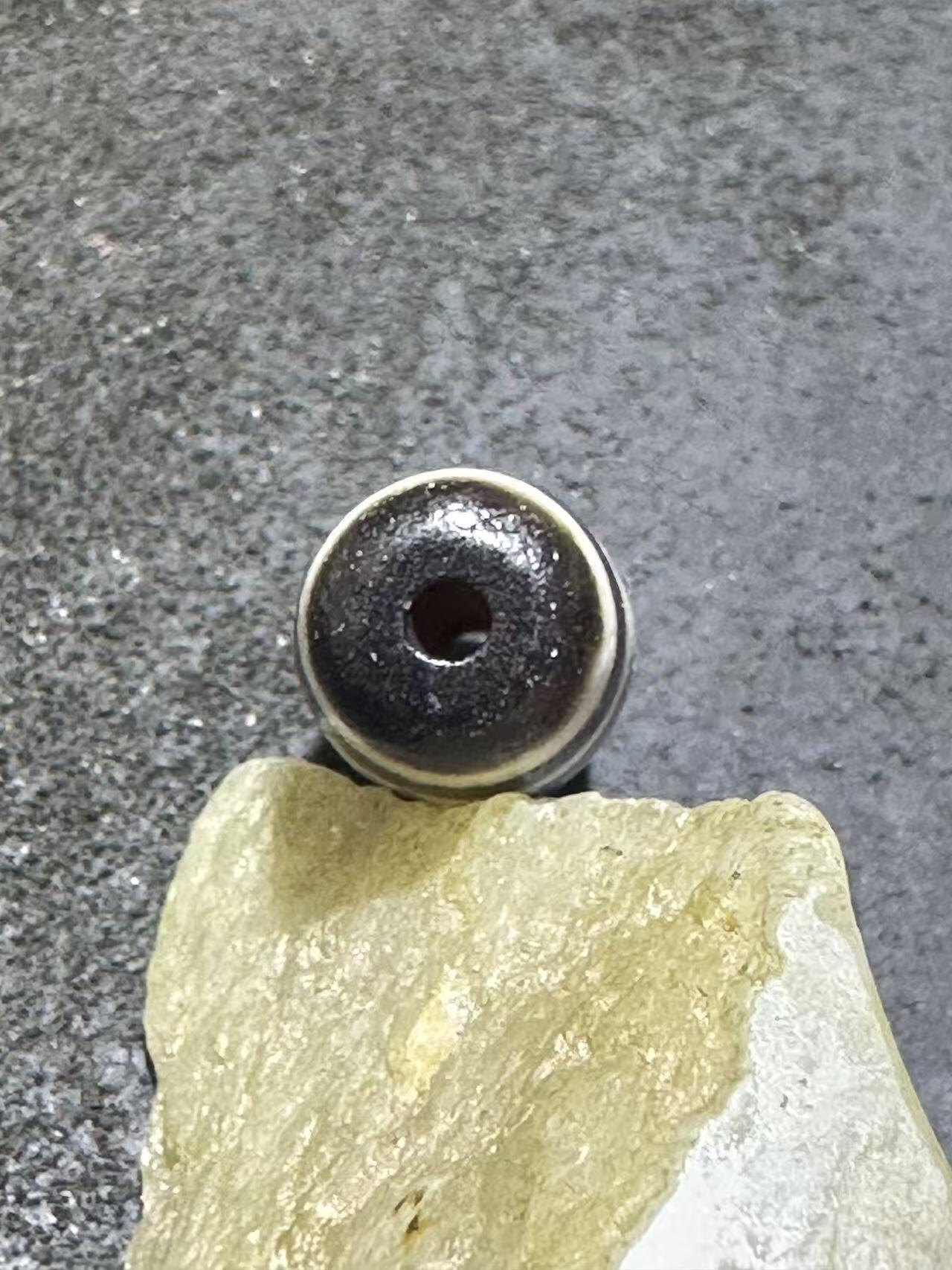 仅此一颗，藏传随形一眼靠山天珠一颗，