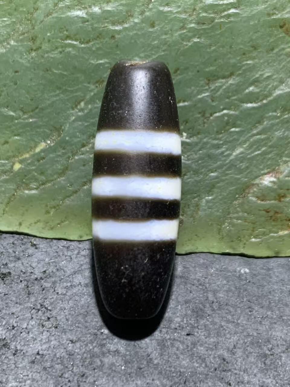 精品藏传三线玛瑙天珠一颗，