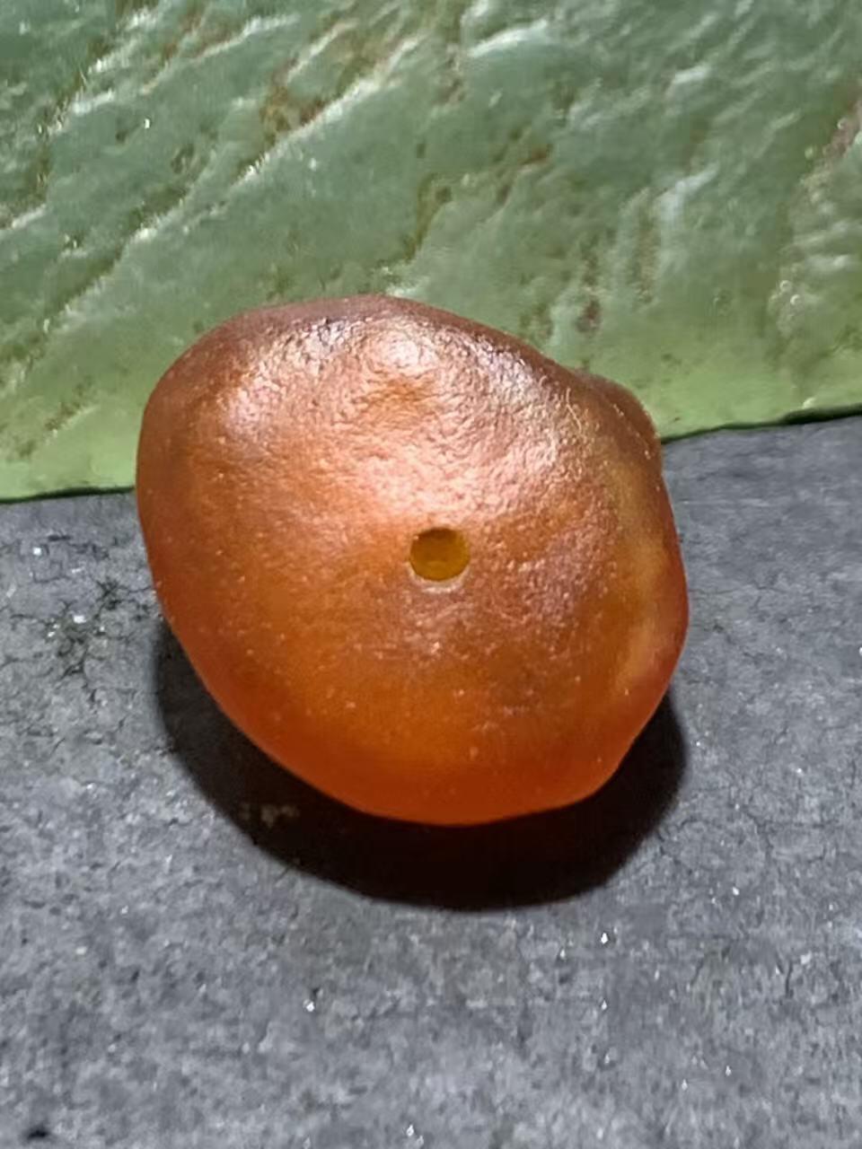 精美天然戈壁阿拉善樱桃红原石珠子一颗