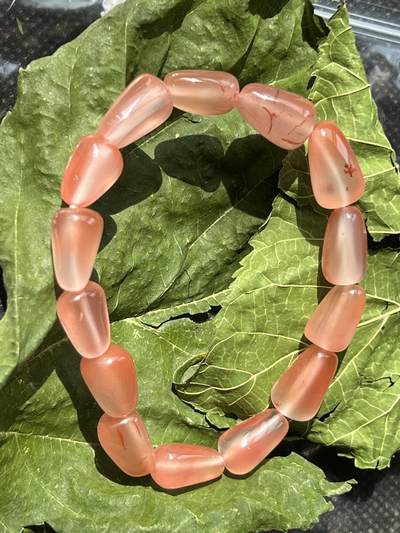 零元拍：清清爽爽粉粉嫩嫩的南红樱桃红随型手串。约21.9克。清凉夏日，小手腕怎么少得了一条美美的手串呢？颜色以实物为准。出价前必须认真读完本简介说明，请谨慎出手。360度无死角拍照，绝不掩盖瑕疵。传图我会传原图让大家尽可能看清拍品，有任何疑问可以微信或者站内提问。 - 零元拍：清清爽爽粉粉嫩嫩的南红樱桃红随型手串。约21.9克。清凉夏日，小手腕怎么少得了一条美美的手串呢？颜色以实物为准。出价前必须认真读完本简介说明，请谨慎出手。360度无死角拍照，绝不掩盖瑕疵。传图我会传原图让大家尽可能看清拍品，有任何疑问可以微信或者站内提问。