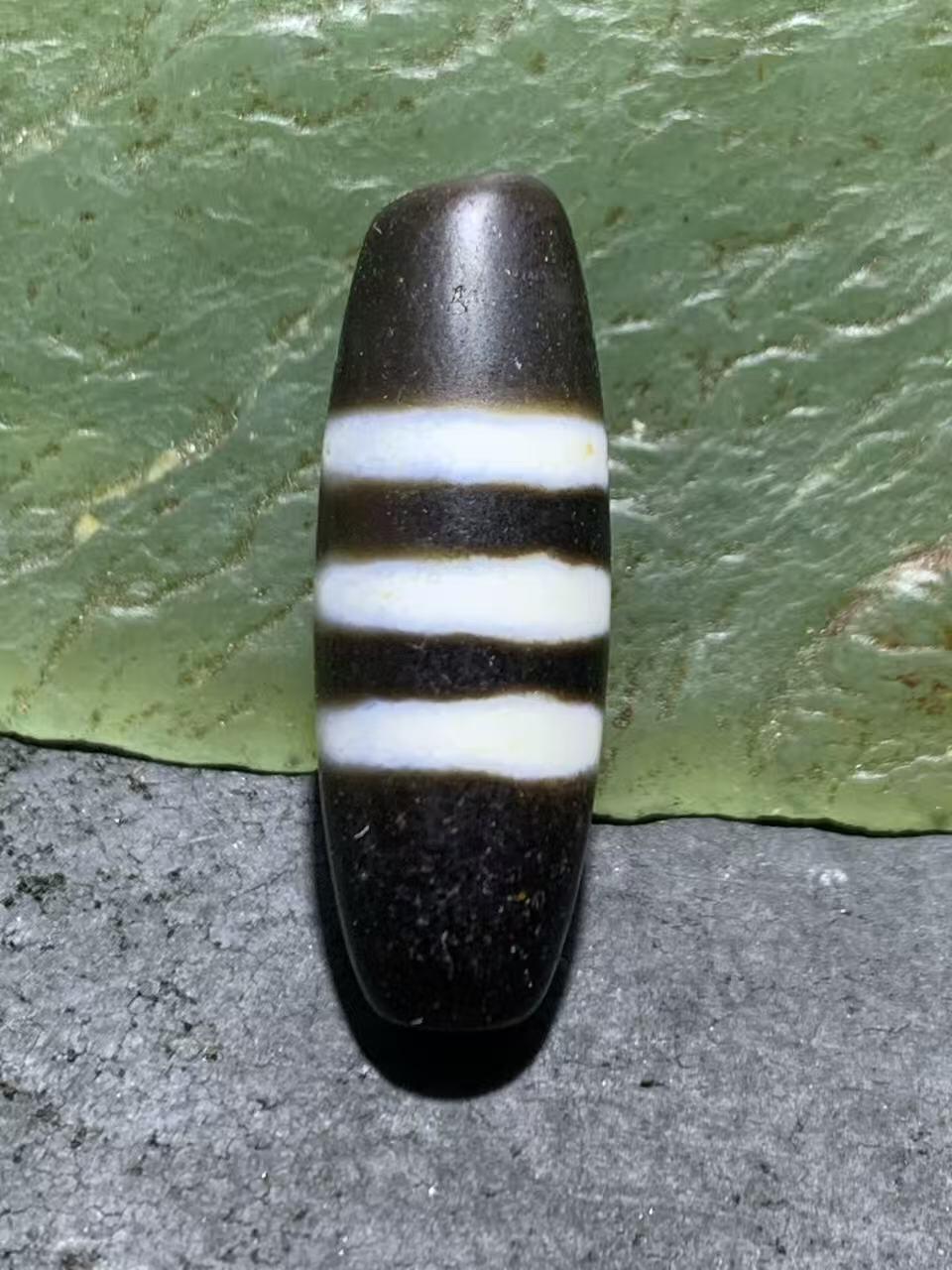 精品藏传三线玛瑙天珠一颗，