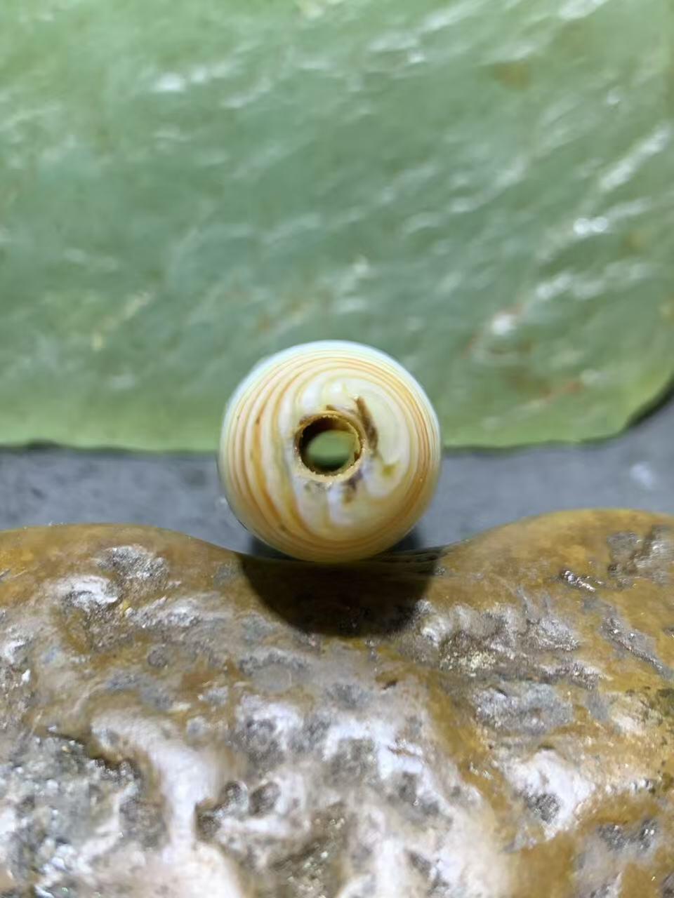 精美冰透千层风化纹缠丝玛瑙桶珠一颗