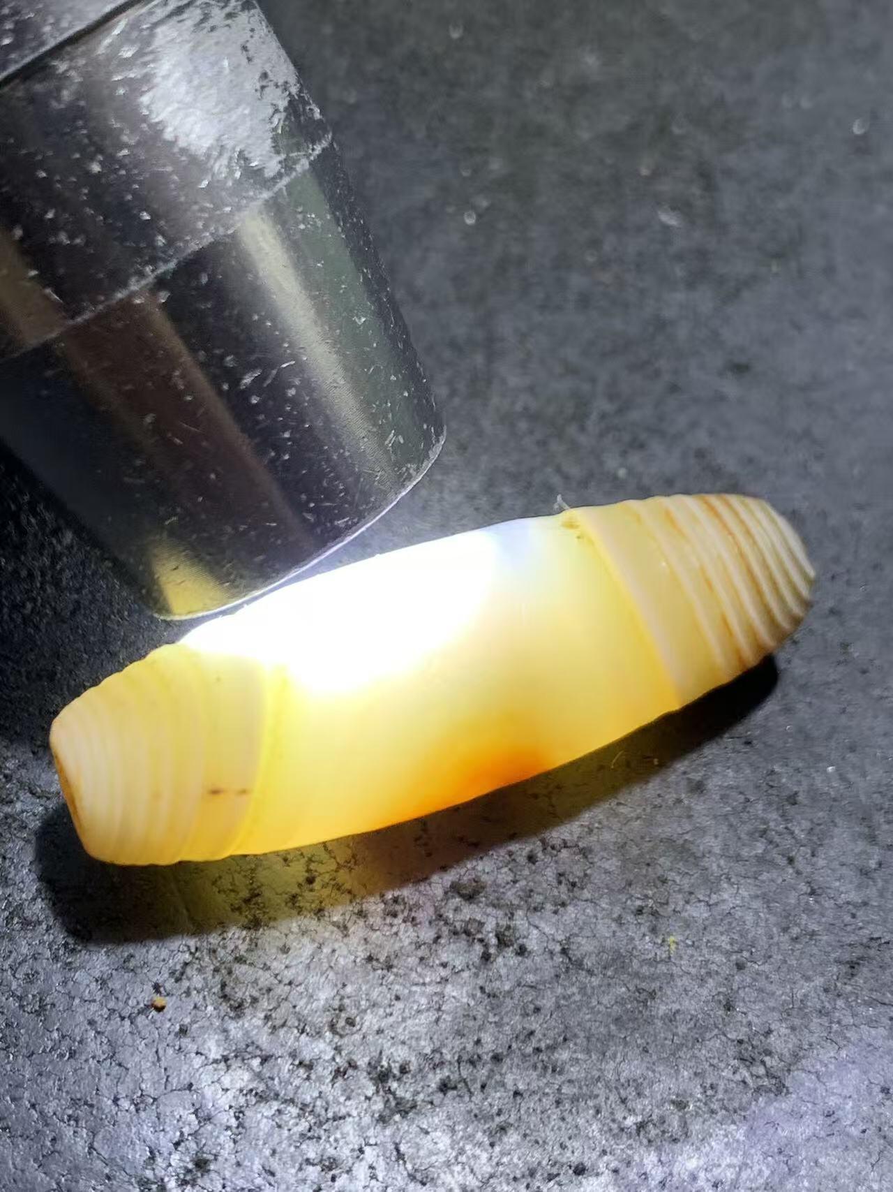 精美冰透千层风化纹缠丝玛瑙桶珠一颗