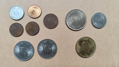 中国台湾硬币10枚合售，如图，其中五元硬币有大小两种版本 - 中国台湾硬币10枚合售，如图，其中五元硬币有大小两种版本
