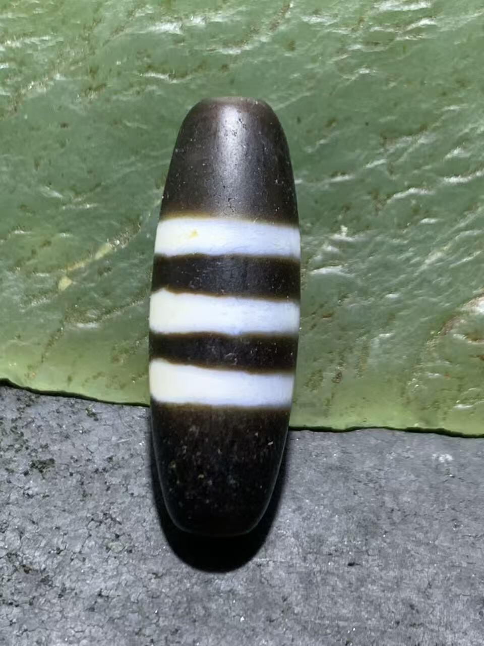 精品藏传三线玛瑙天珠一颗，