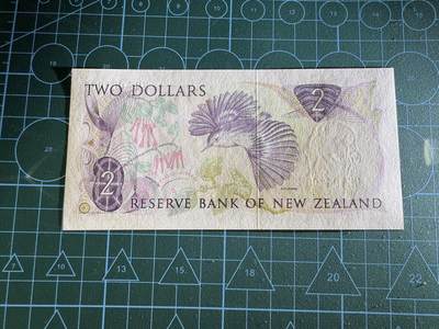 【炜奕收藏】，第四十三期 新西兰2元，UNC品相，千位号号码无47