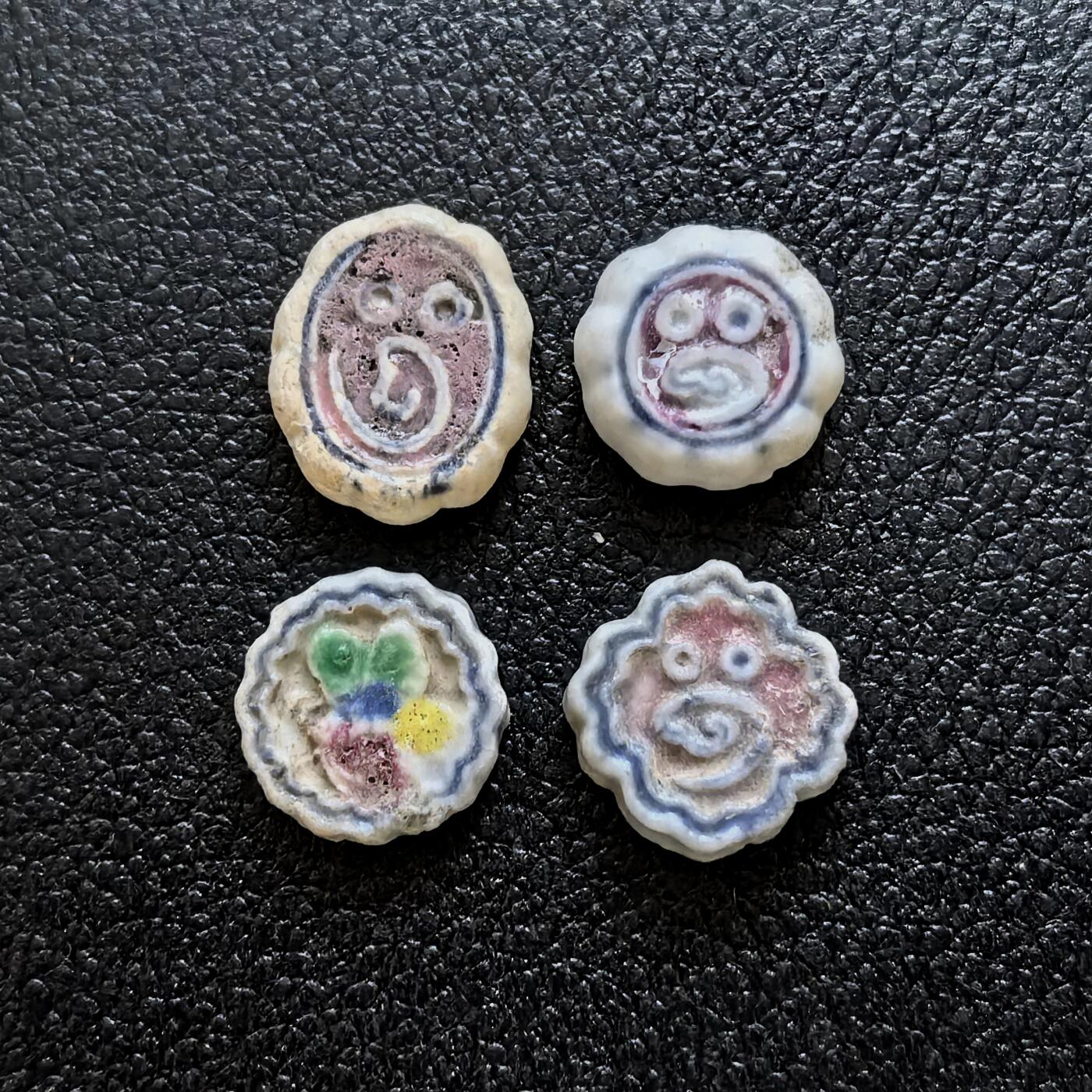 博洋堂暹罗瓷币专场拍卖暨第138期（全场包邮） 蝴蝶/变体三宝图案，梅花、单朵牡丹、牡丹丛/一百巴（泰文）   四枚一组