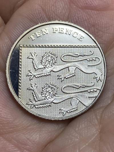 2025年第八十六场(总第一百一十二场）外国好品散币(免佣金) - 精制币–英国🇬🇧2010年10便士(伊丽莎白二世老年，盾徽拼图第一版)