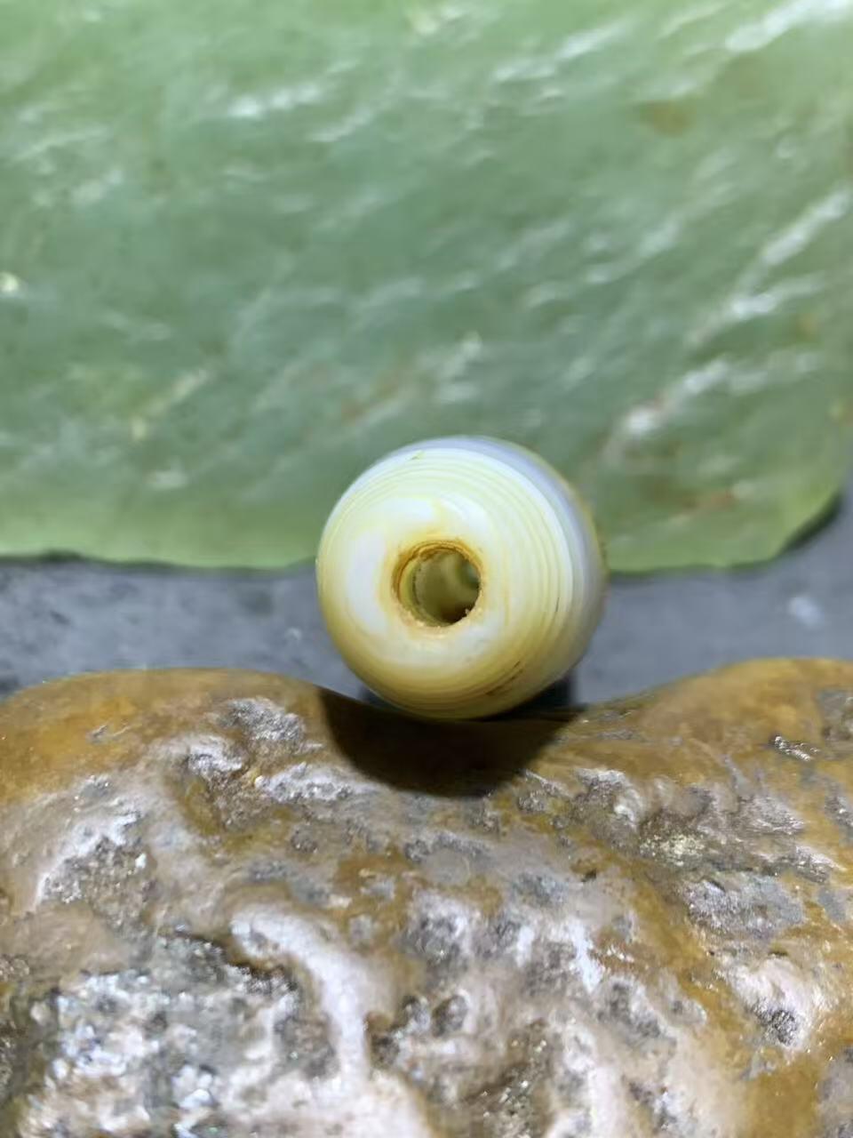 精美冰透千层风化纹缠丝玛瑙桶珠一颗