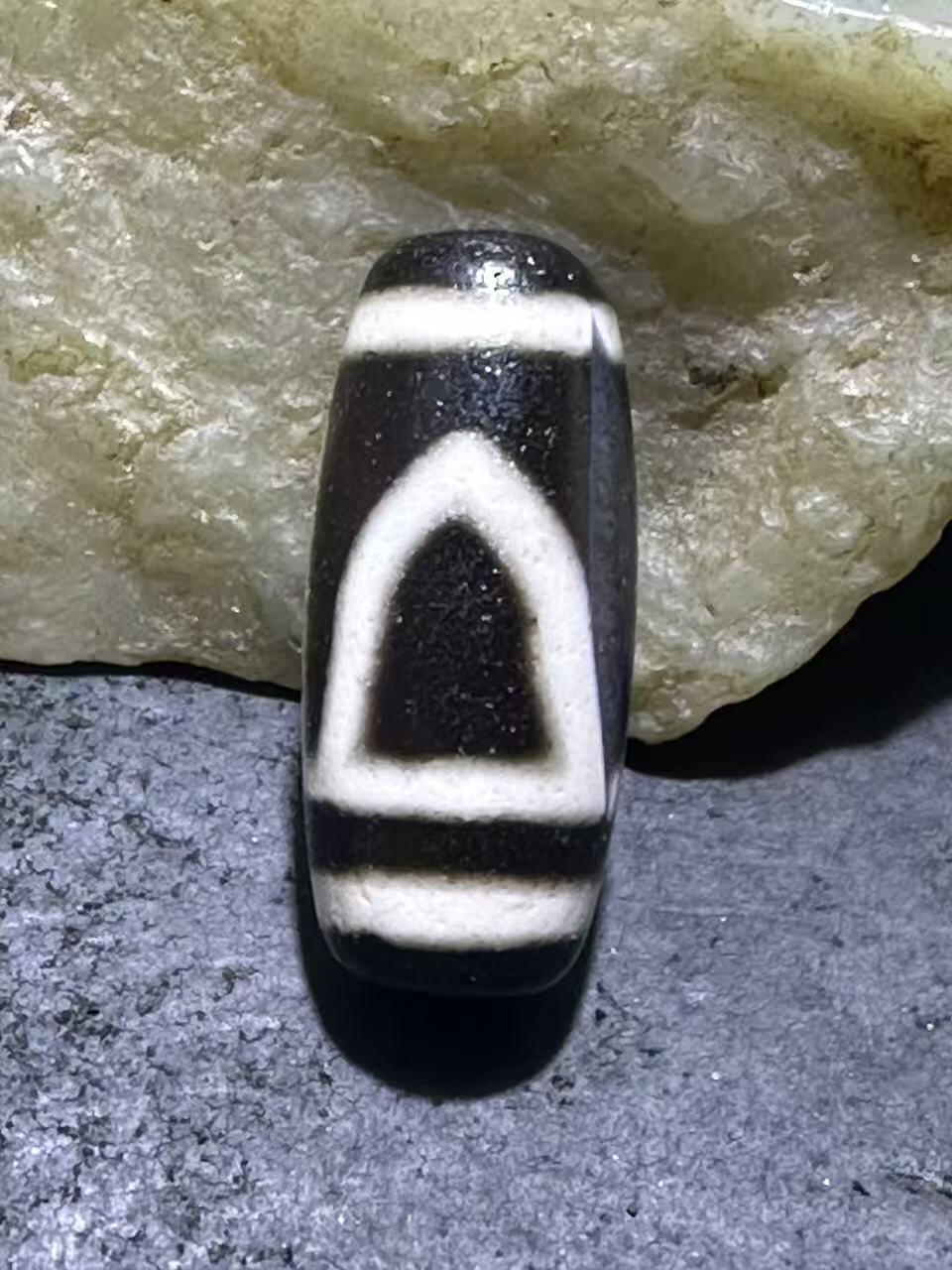 仅此一颗，藏传随形一眼靠山天珠一颗，