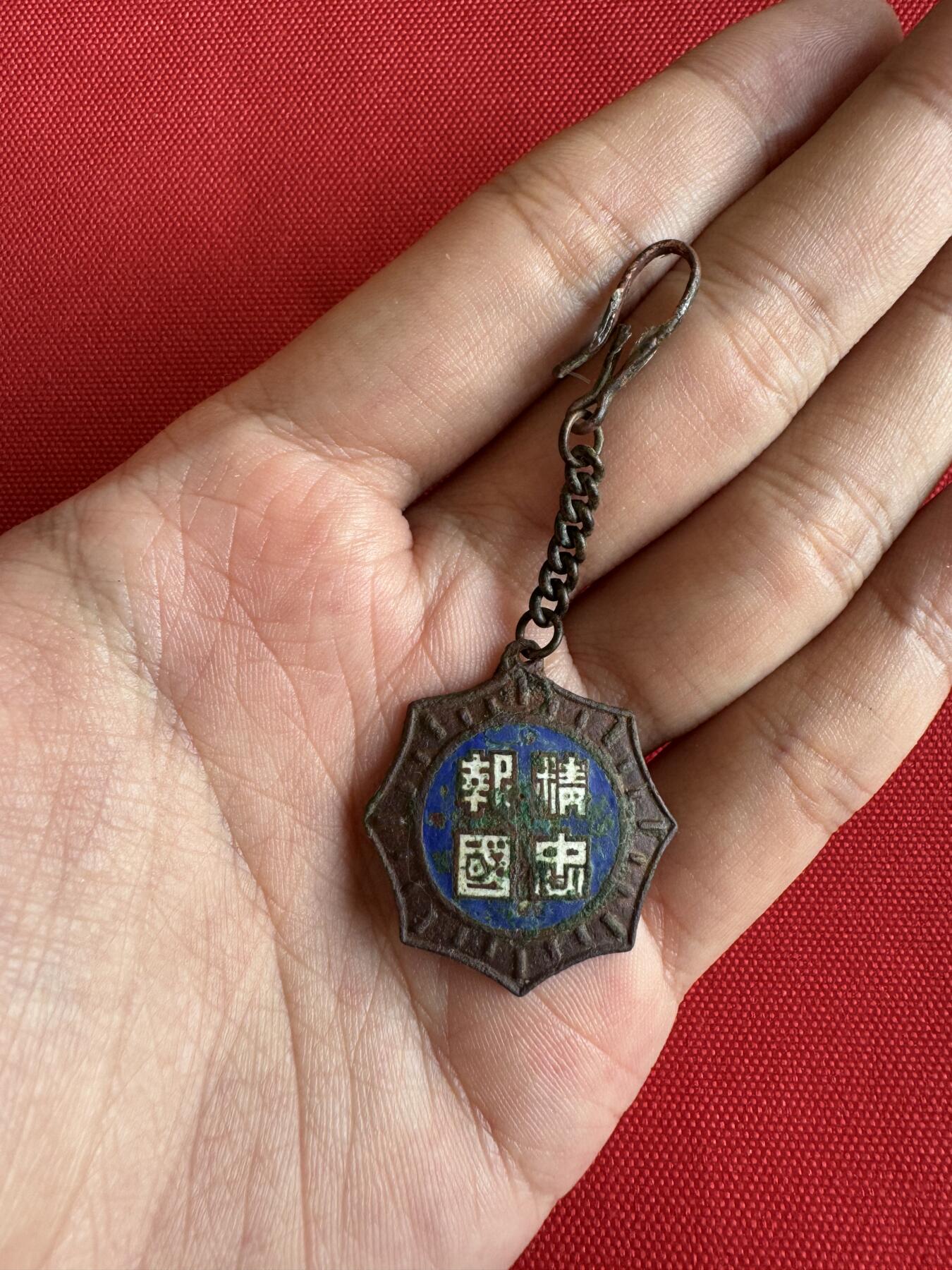 五哥徽章群   8号周一晚上八点4群联拍