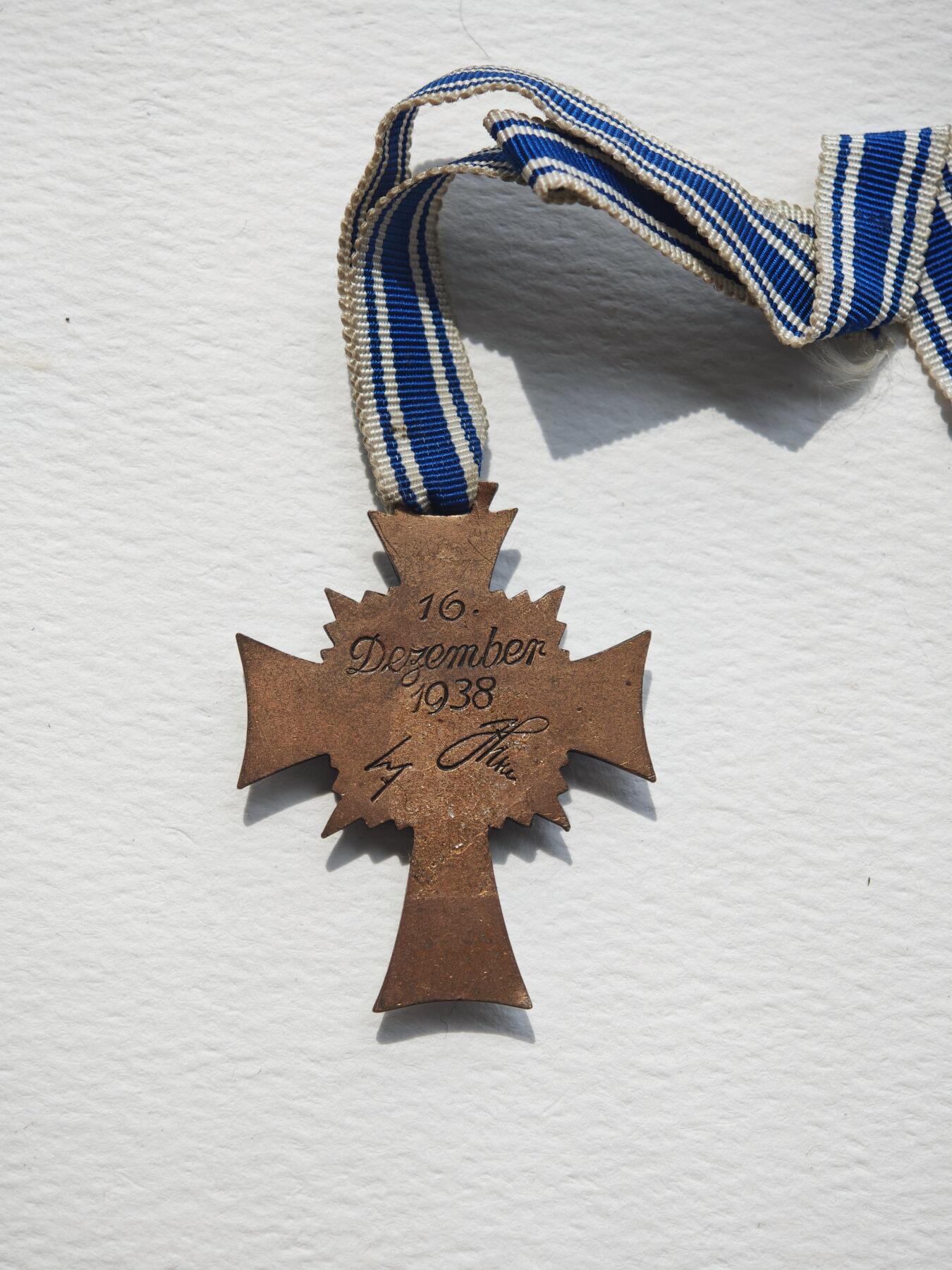 梧彩钱庄捡漏拍9月 德国德三铜级母亲十字奖章