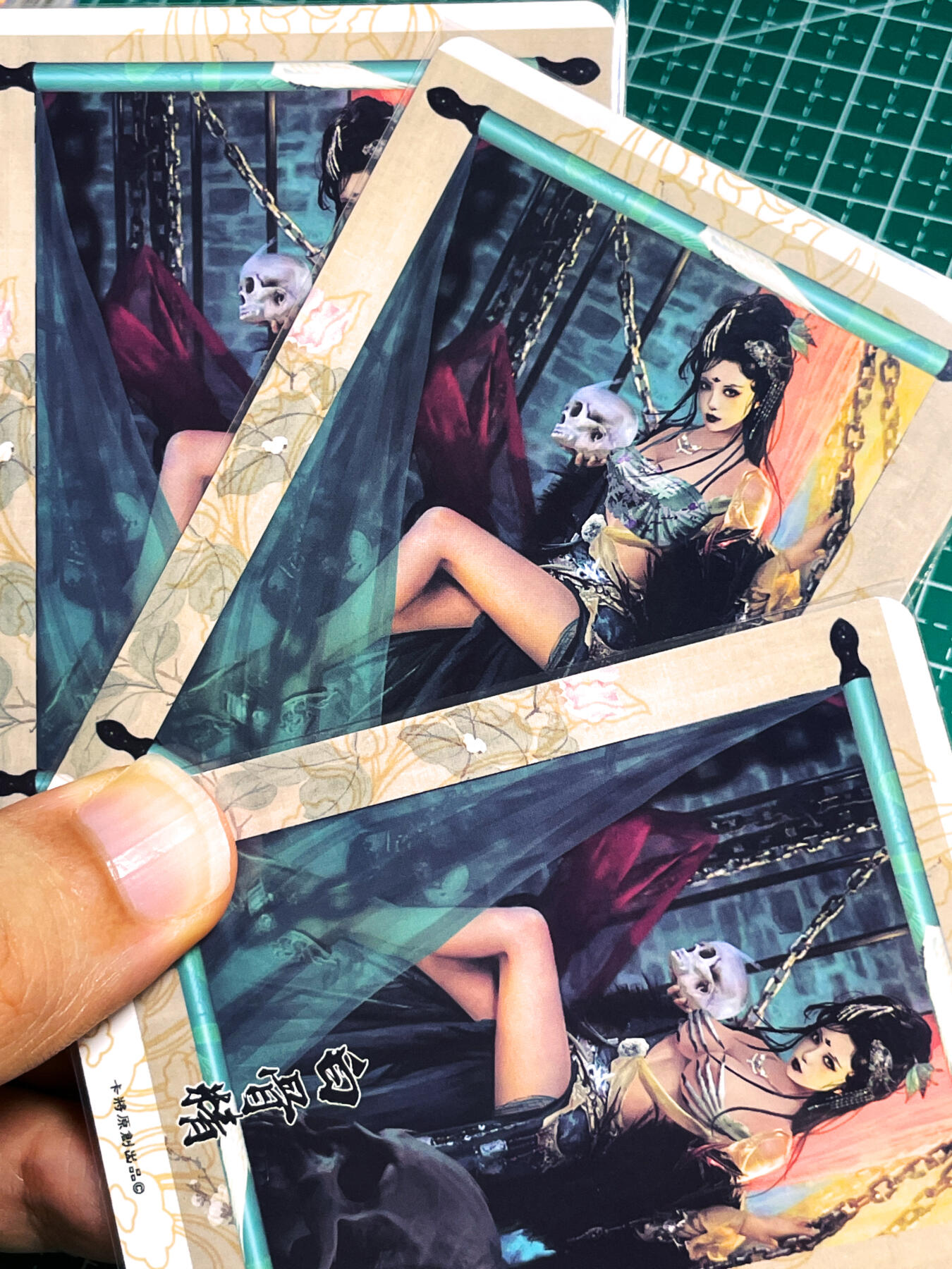 【关注参拍有赠卡】显眼宝30期  卡将卡牌  白骨精 最有白晶晶的感觉的画作 一套3张   金彩工艺   63*88