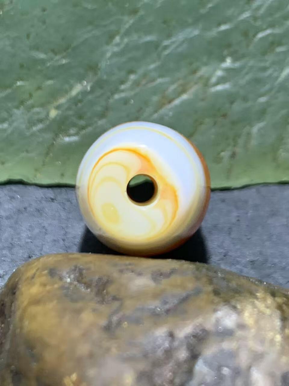 精美高玉化一线缠丝玛瑙桶珠一个，