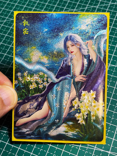【关注参拍有赠卡】显眼宝30期  - 燎原卡牌 十二花神粗闪散配 甄宓一张 粗闪工艺  63*88