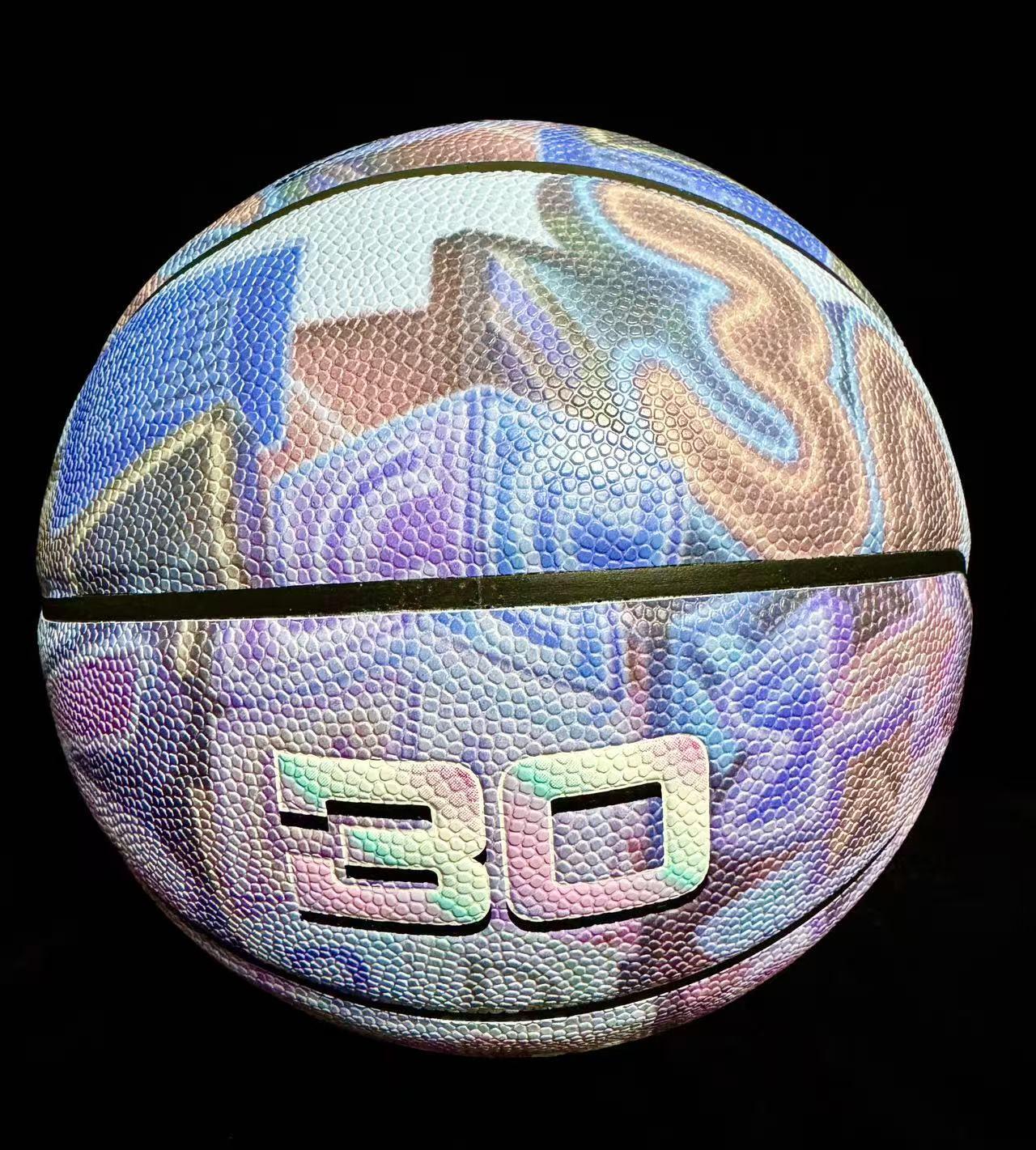 零元拍：斯蒂芬-库里亲签Under Armour 非市售重庆限定篮球“三分王在江城与您道晚安”，绝对究极珍藏之选，签于US 2025 CURRY 品牌亚洲行重庆站！（本次拍卖仅为篮球，不含合照内其它签名证件及物料，请看清楚再出价）