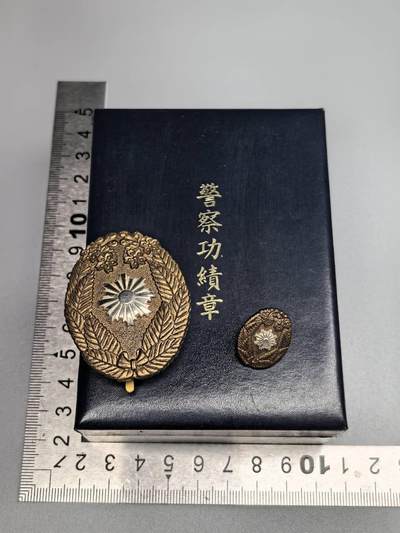 小驴勋章奖章收藏9月6日星期六晚18点拍卖（有偿代拍，送拍规则在简介最后，参拍须阅读规则后再参拍，关系到运费包装发货时效真假辨别等关键信息，店主微信码在最后一拍品） - 警察功绩章带盒带mini