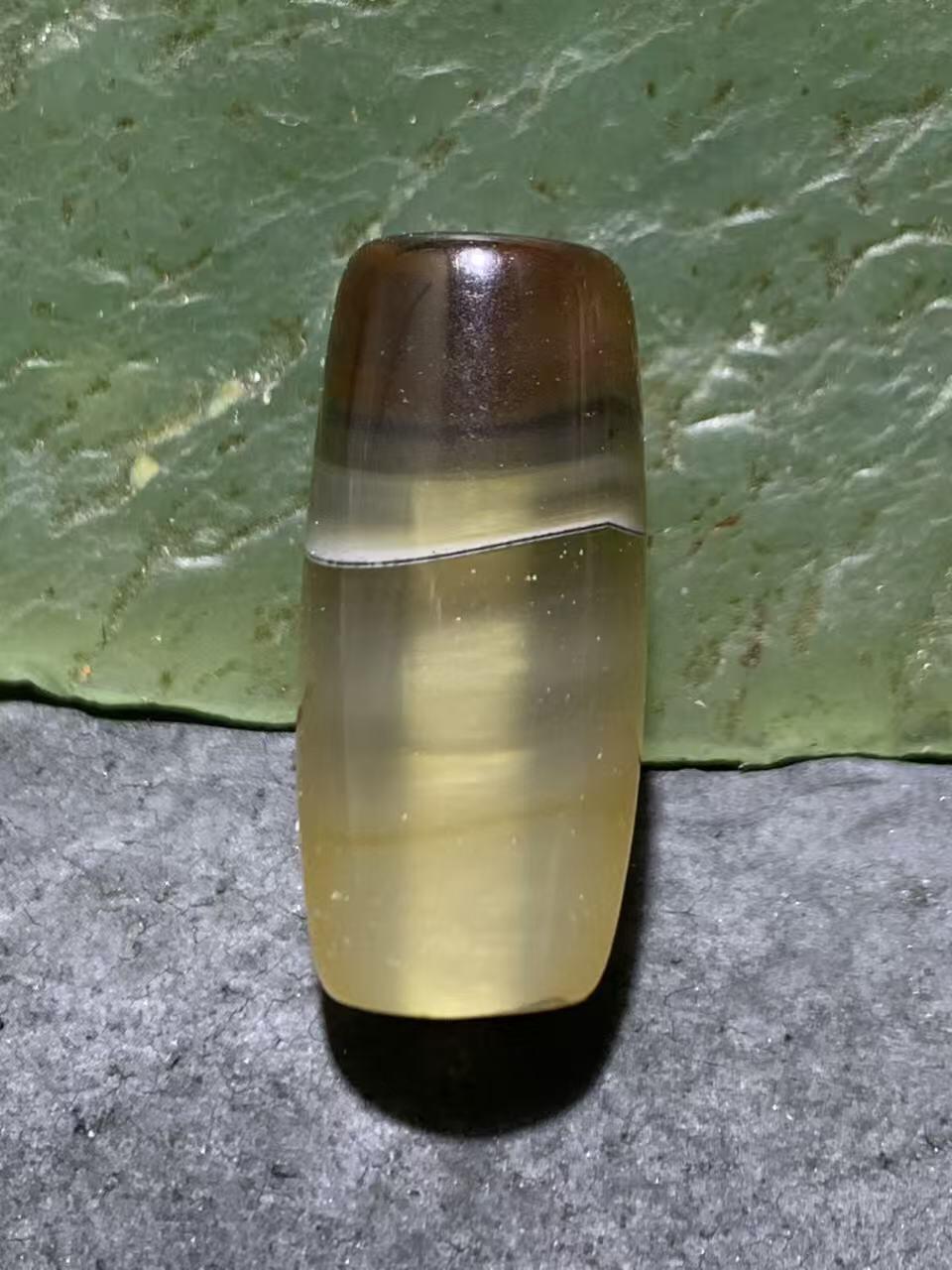 精美高玉化巴西玛瑙桶珠一颗。