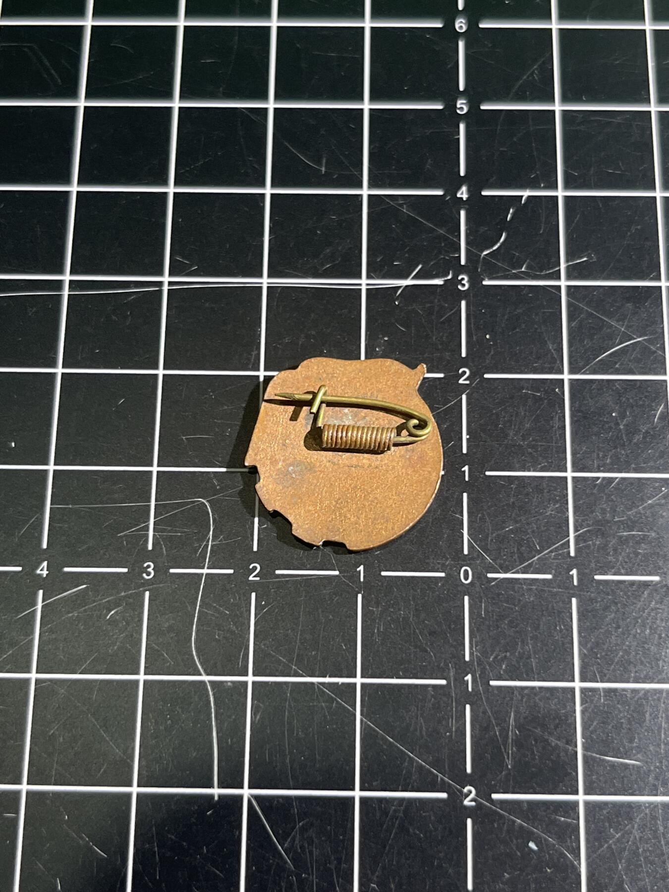 古冰库章牌勋赏收藏0起拍卖 50年代铜制珐琅团徽 做工非常精美 现在日常佩 戴也很合适