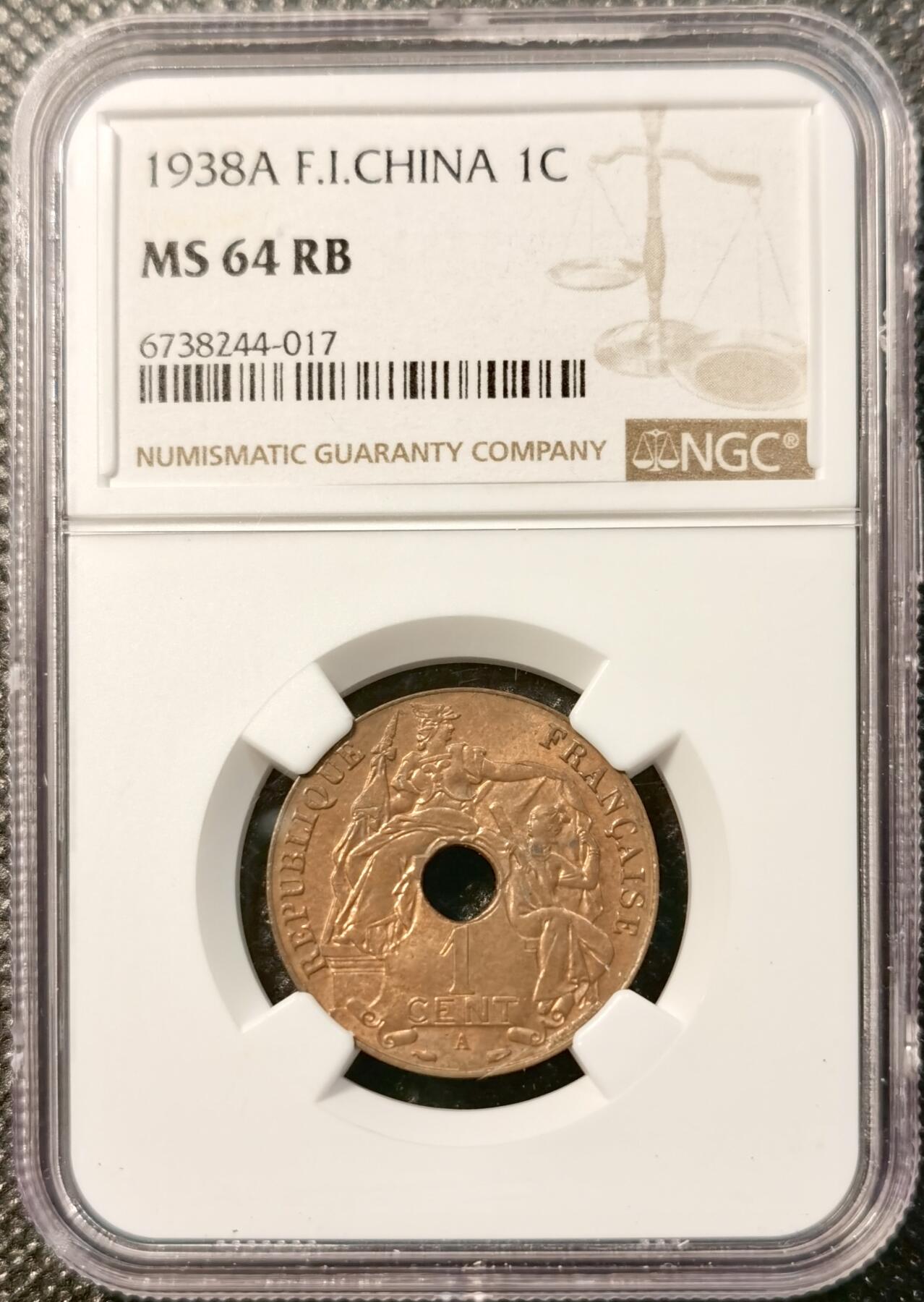 甄臻铺-世界币章拍卖（第32期），送拍享返佣金等优惠多多 NGC-MS64RB 1938年法属印度支那百分之一中孔铜币，铜光圆润