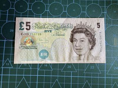 【炜奕收藏】，第四十三期 英国D序列再版5镑，UNC-品相，有一道车轮印