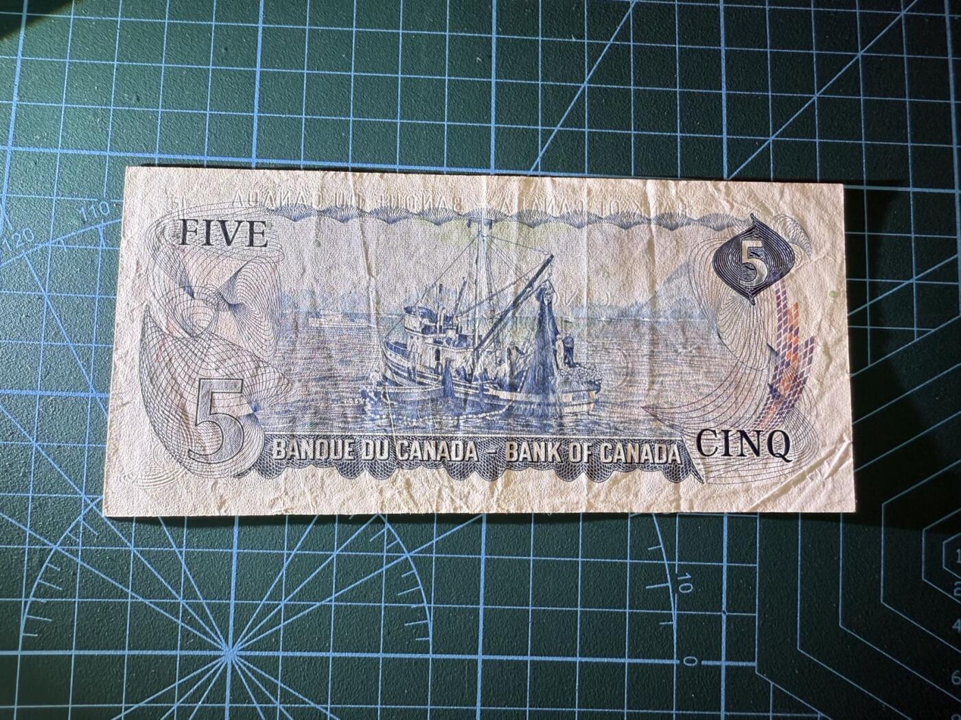 【炜奕收藏】，第四十三期 1974年加拿大5元，流通好品，号码无47