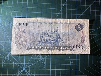【炜奕收藏】，第四十三期 1974年加拿大5元，流通好品，号码无47